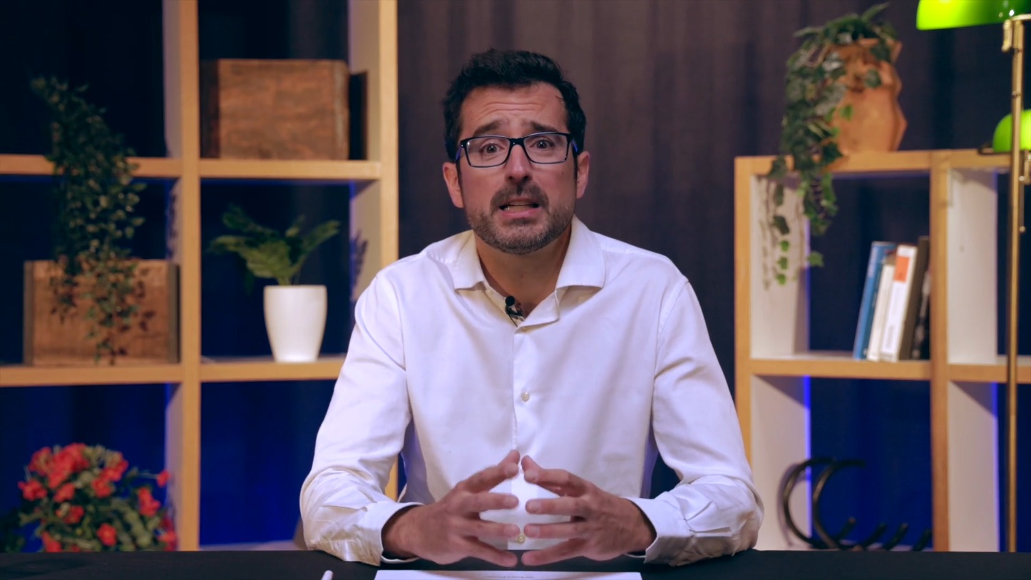 Borja Vilaseca durante una de las clases del Máster en Autoconocimiento